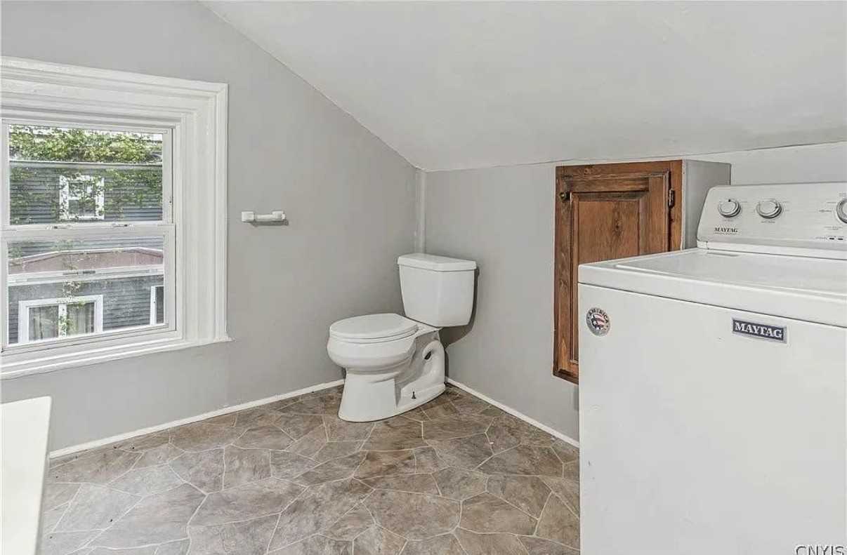 307 N Rutland St Uppr - Photo 6 of 12