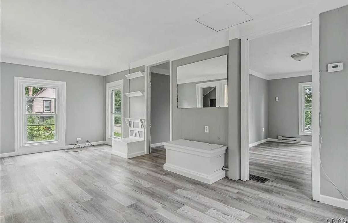 307 N Rutland St Uppr - Photo 7 of 12
