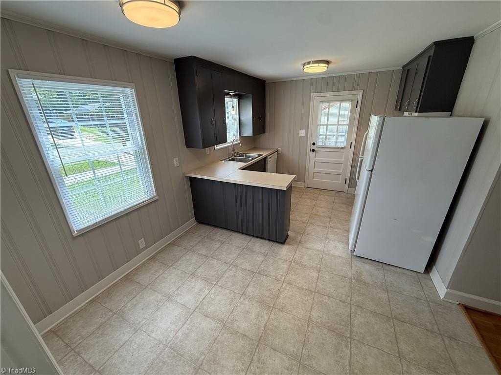 1408 Kenwood St - Photo 7 of 18