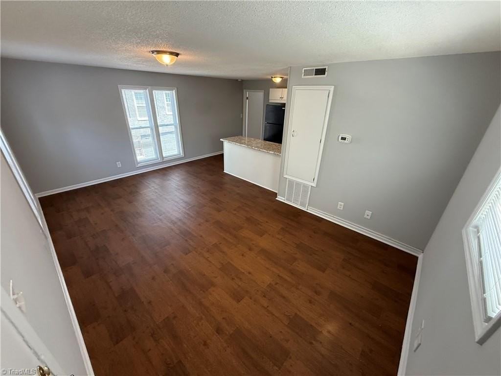 1426 Glade St #6 - Photo 3 of 7
