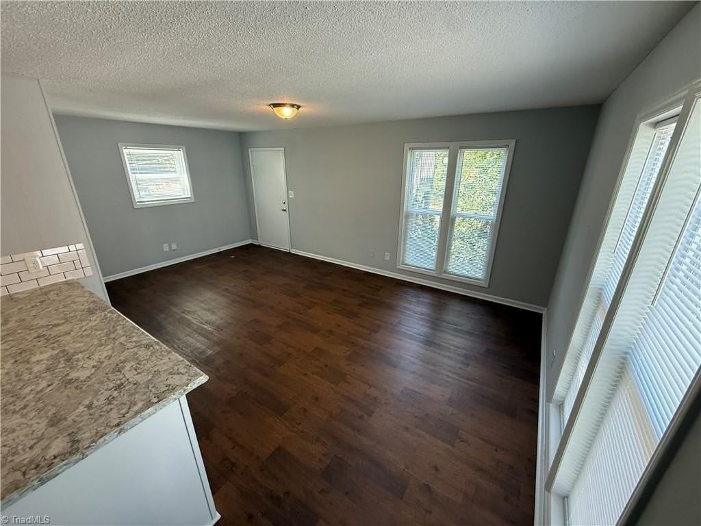 1426 Glade St #6 - Photo 4 of 7