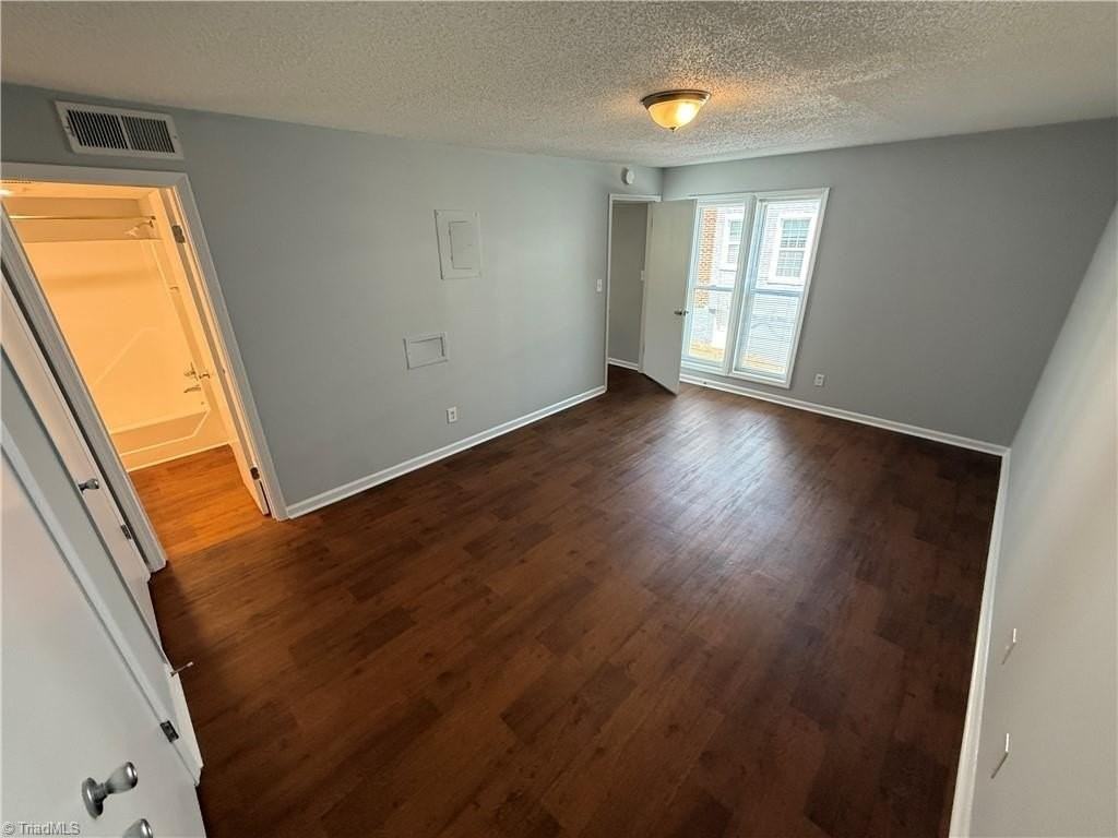 1426 Glade St #6 - Photo 6 of 7
