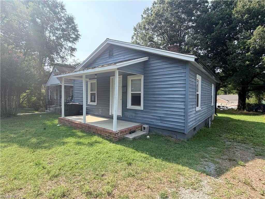 644 Gunn St - Photo 2 of 19