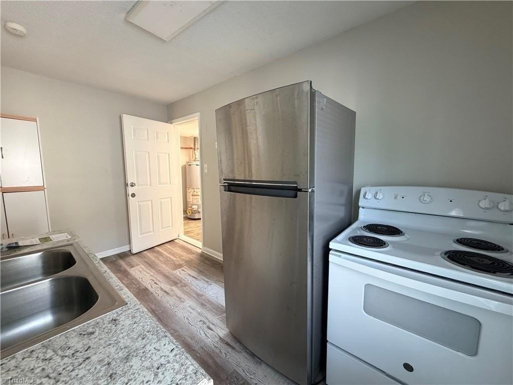 644 Gunn St - Photo 7 of 19