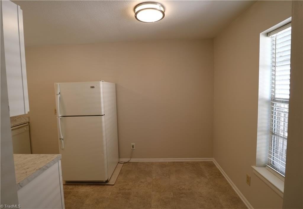 3822 Country Club Rd Apt K - Photo 6 of 12