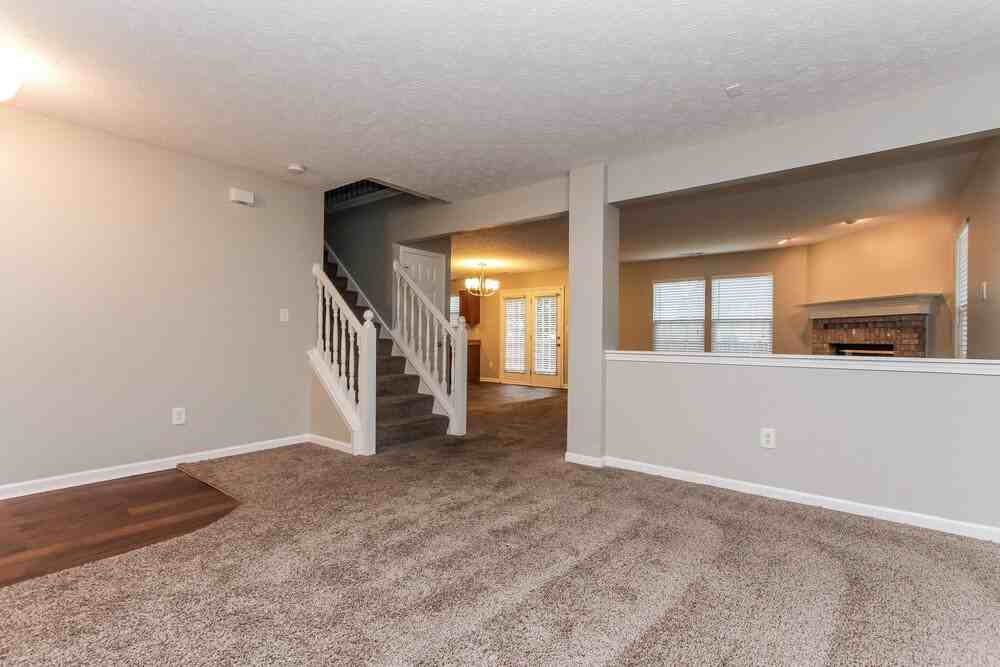 10555 Wintergreen Way - Photo 4 of 15