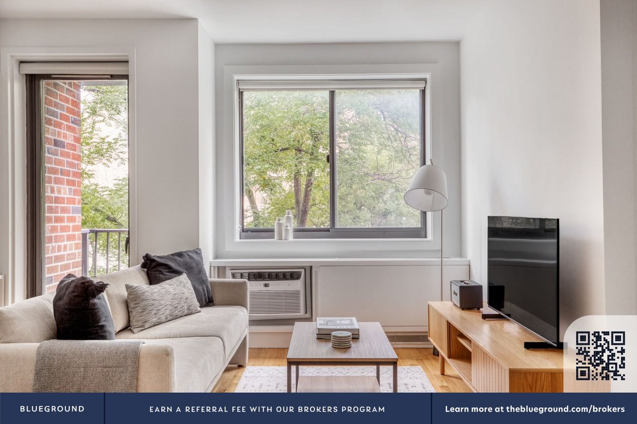 101 West 15th Street - Photo 5 of 50