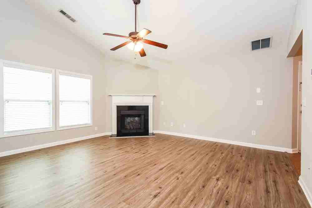 210 Winterbury Dr - Photo 3 of 16