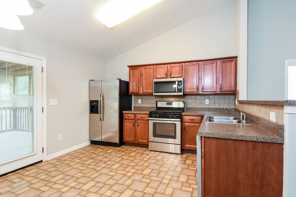 210 Winterbury Dr - Photo 6 of 16