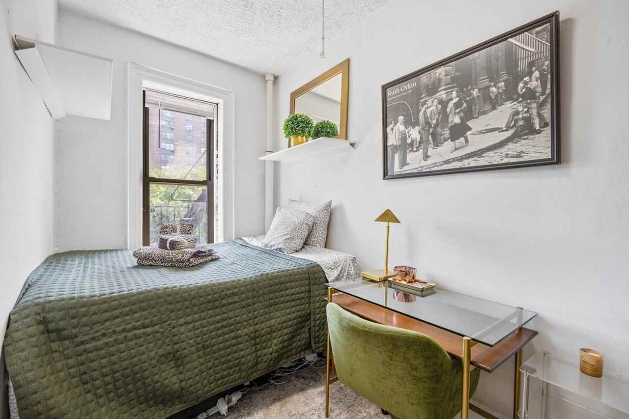 542 E 14th St #1261205P - Photo 4 of 23