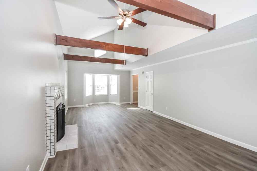 5897 Brookside Dr Se - Photo 4 of 17