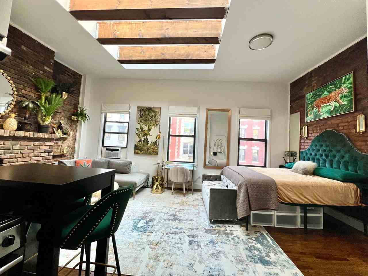 329 W 19th St #1318248P - Photo 2 of 16
