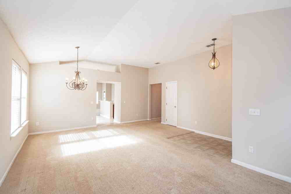 13450 Teddington Ln - Photo 4 of 16