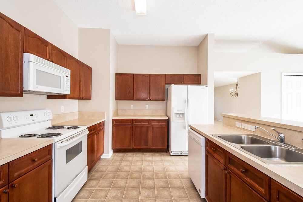 13450 Teddington Ln - Photo 7 of 16
