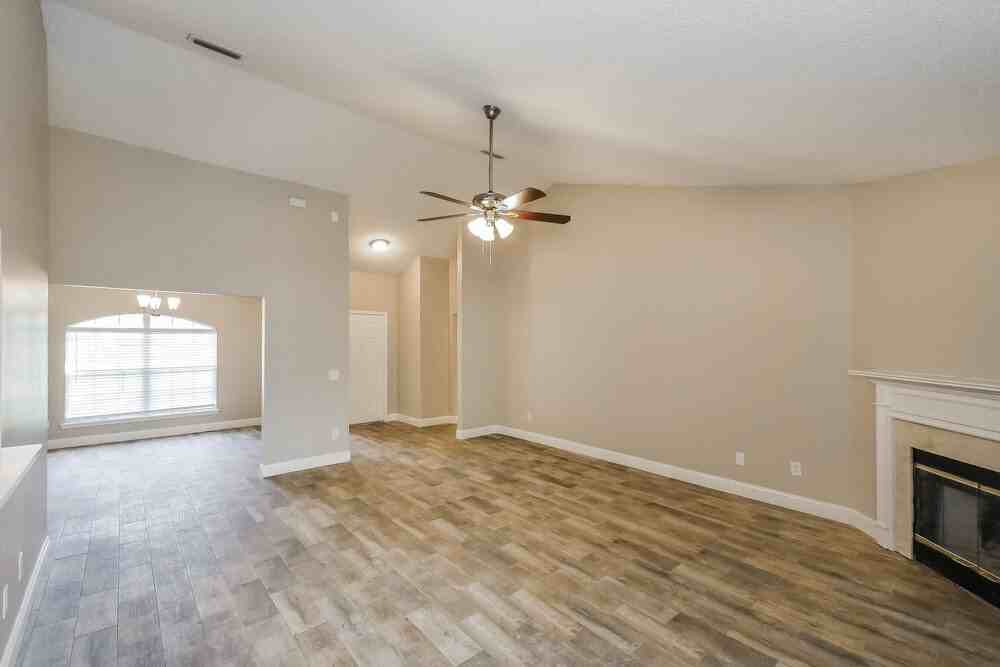 1068 Ardmore St - Photo 3 of 16