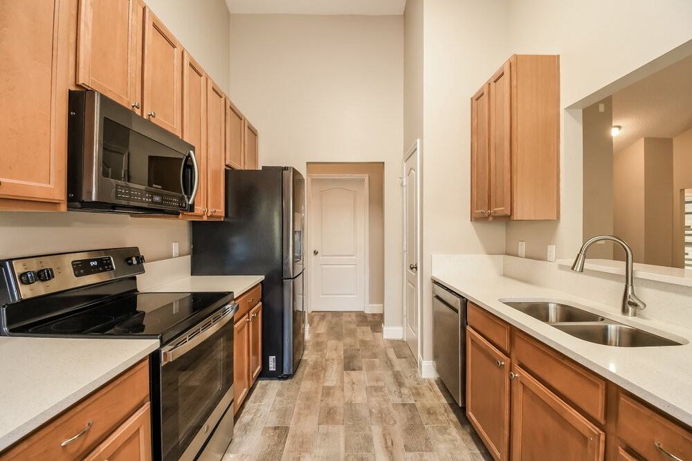 1068 Ardmore St - Photo 7 of 16