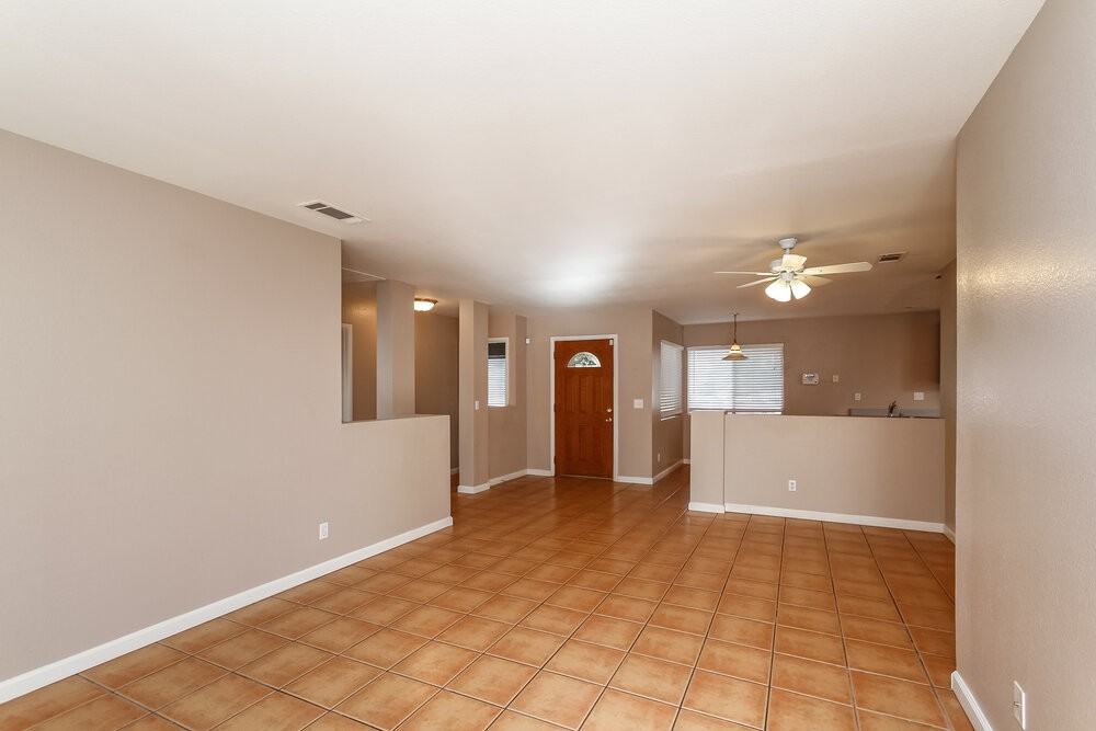 2409 Grand Prize Ave - Photo 4 of 15
