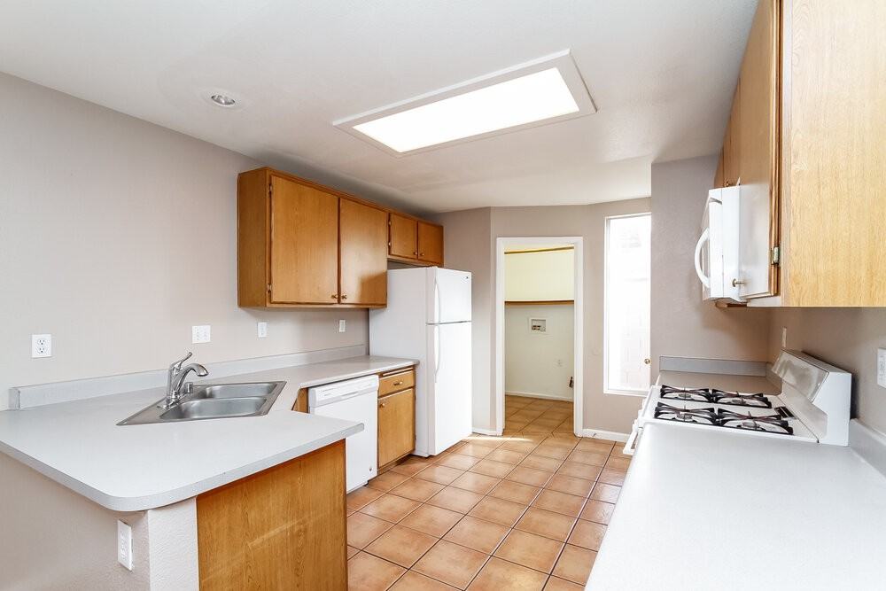 2409 Grand Prize Ave - Photo 7 of 15