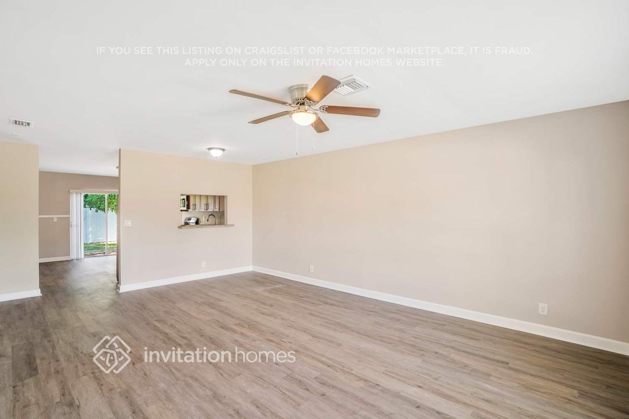 6070 Lambeth Cir - Photo 4 of 27