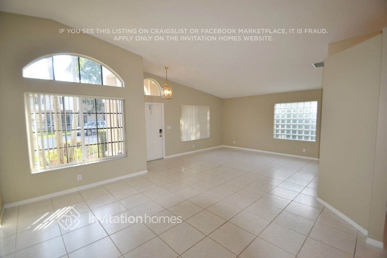 10841 Sw 14th Ct - Photo 2 of 14