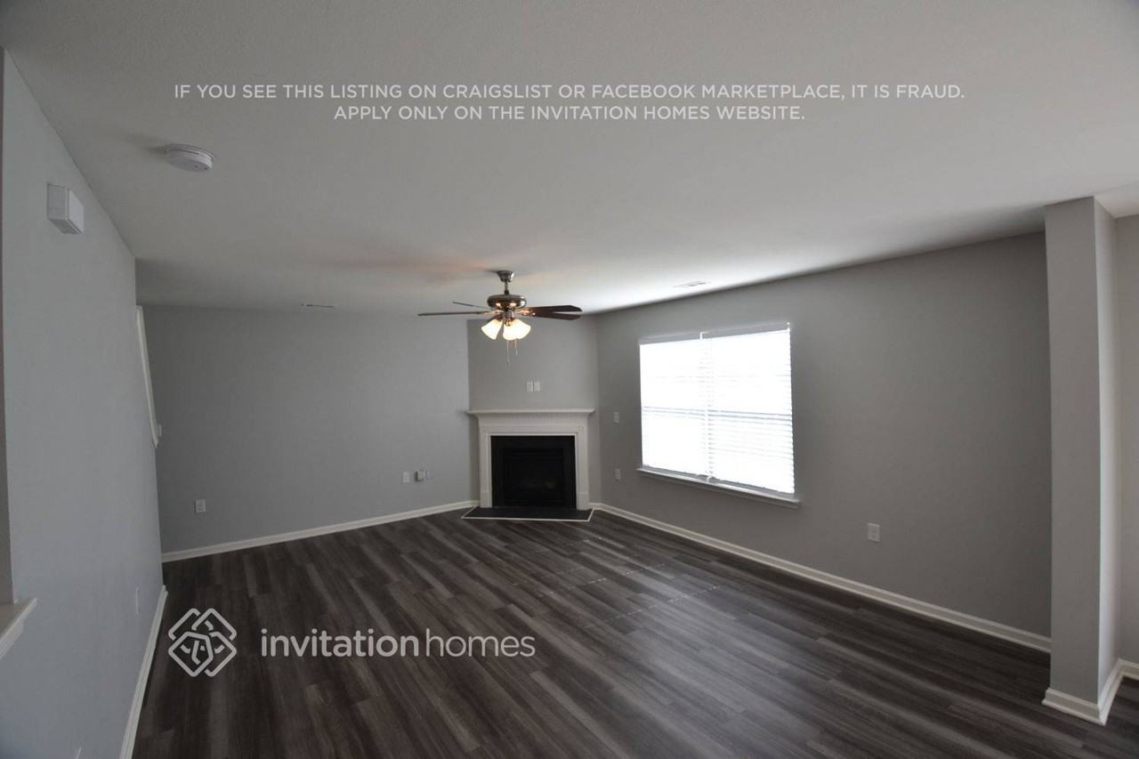 1719 Eastway Dr - Photo 4 of 14