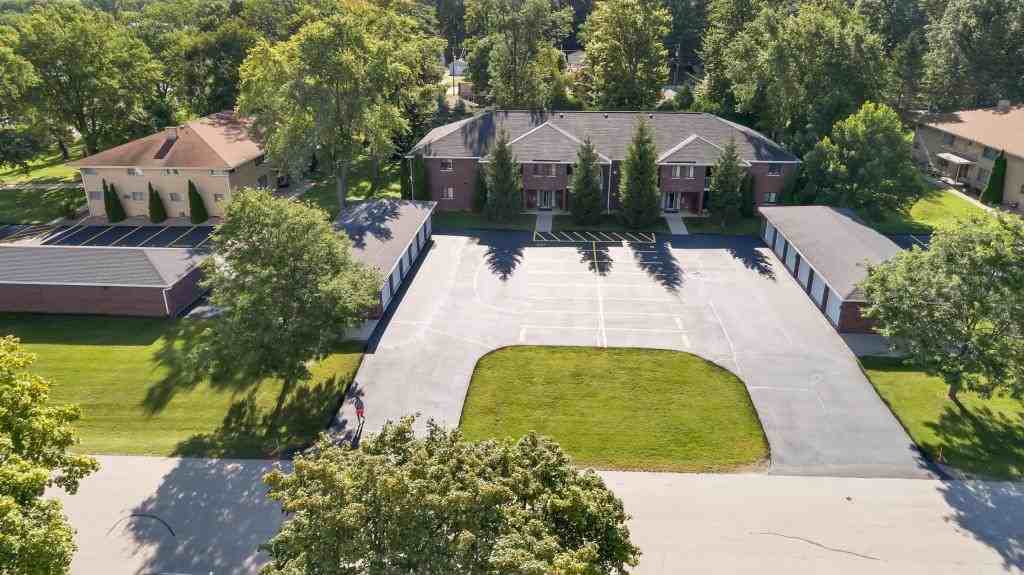1841 Rosewood St - Photo 2 of 11