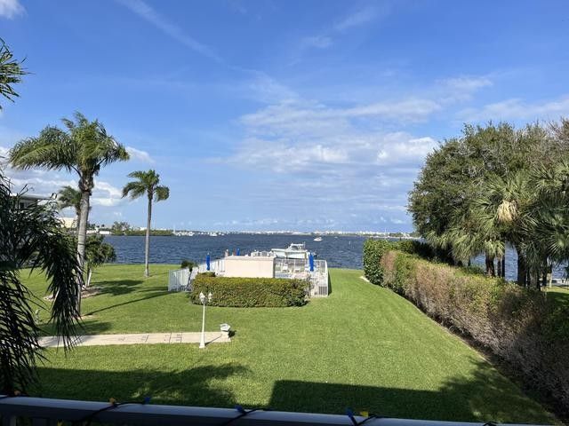 311 East Ocean Avenue - Photo 5 of 8