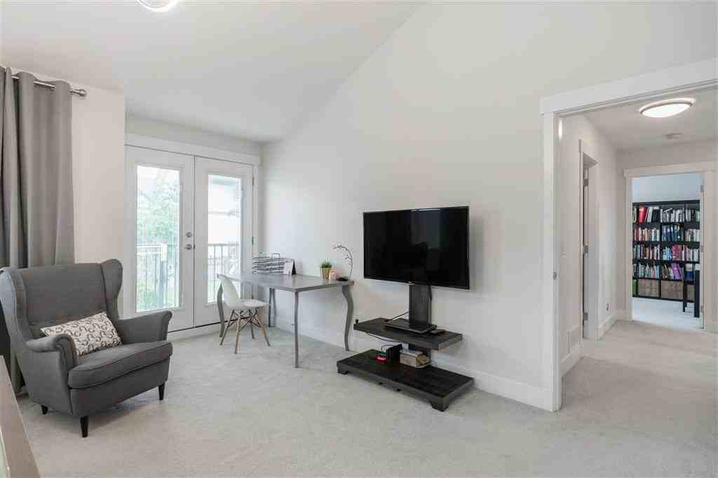 2800 161 Street - Photo 8