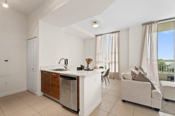 480 Hibiscus Street - Photo 5 of 8
