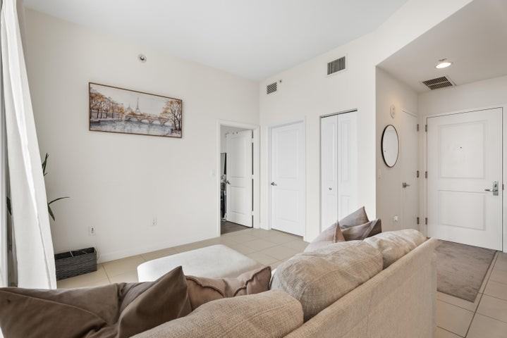 480 Hibiscus Street - Photo 6 of 8