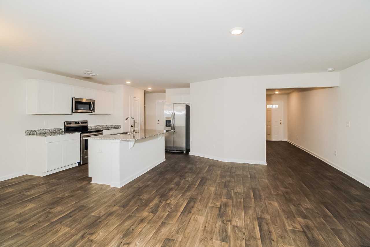 209 Merry Oak Ln - Photo 5 of 17