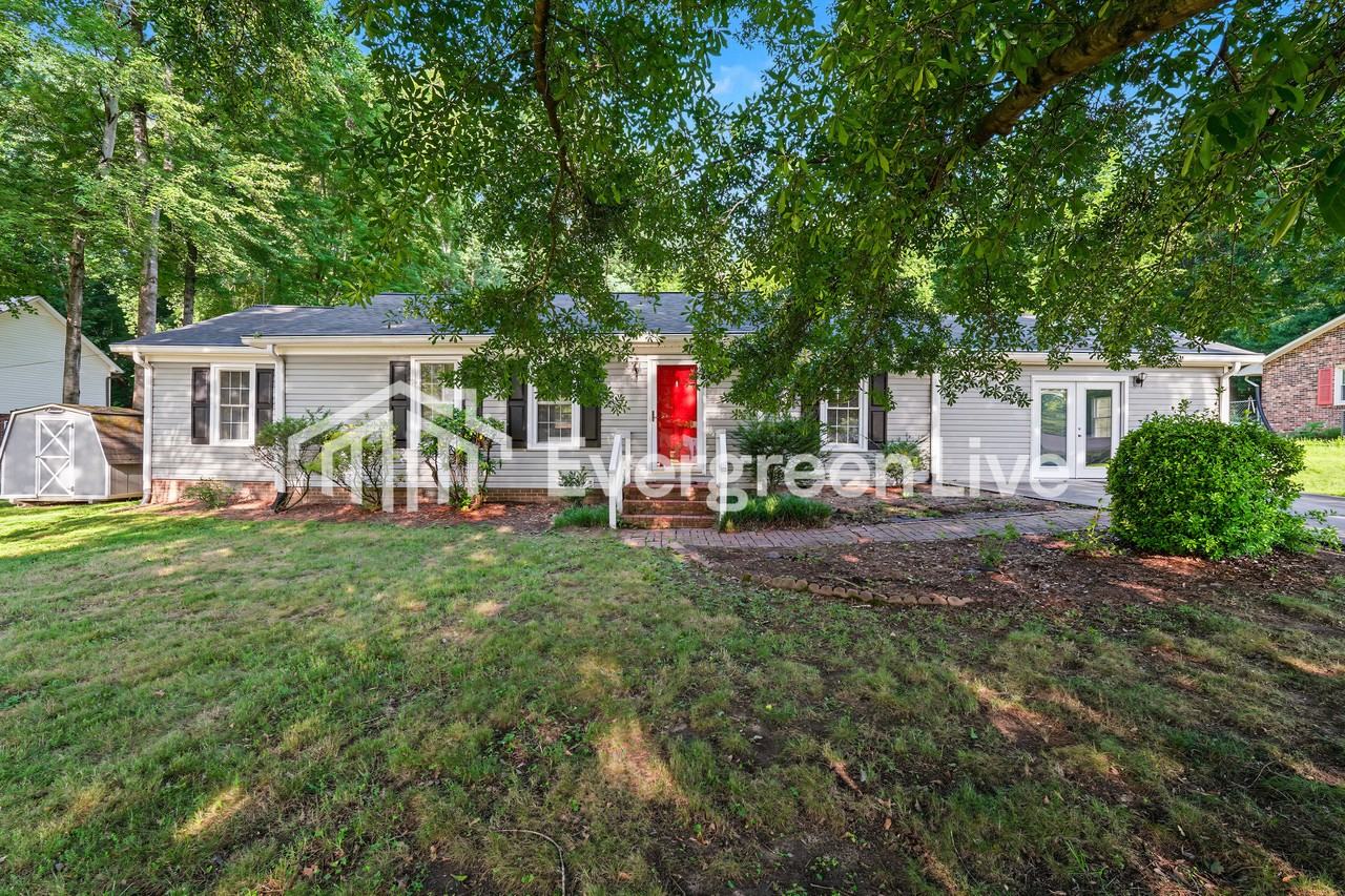2748 Knob Hill Dr