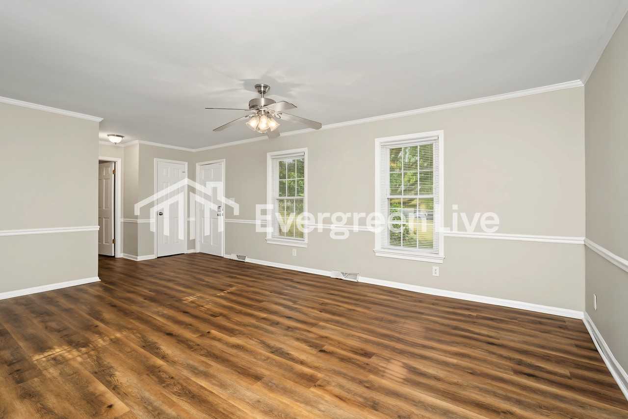 2748 Knob Hill Dr - Photo 7 of 10