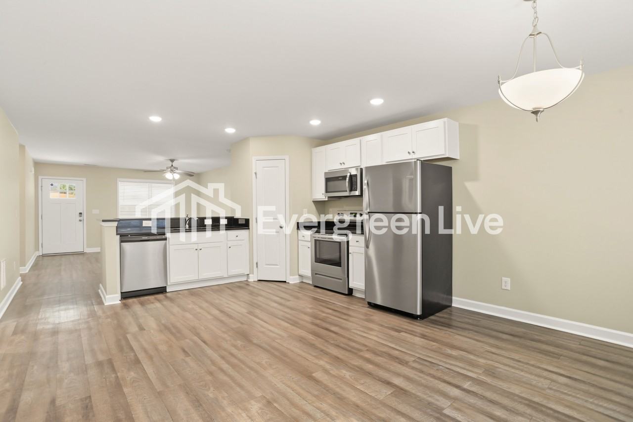 840 N Main St - Photo 2 of 10