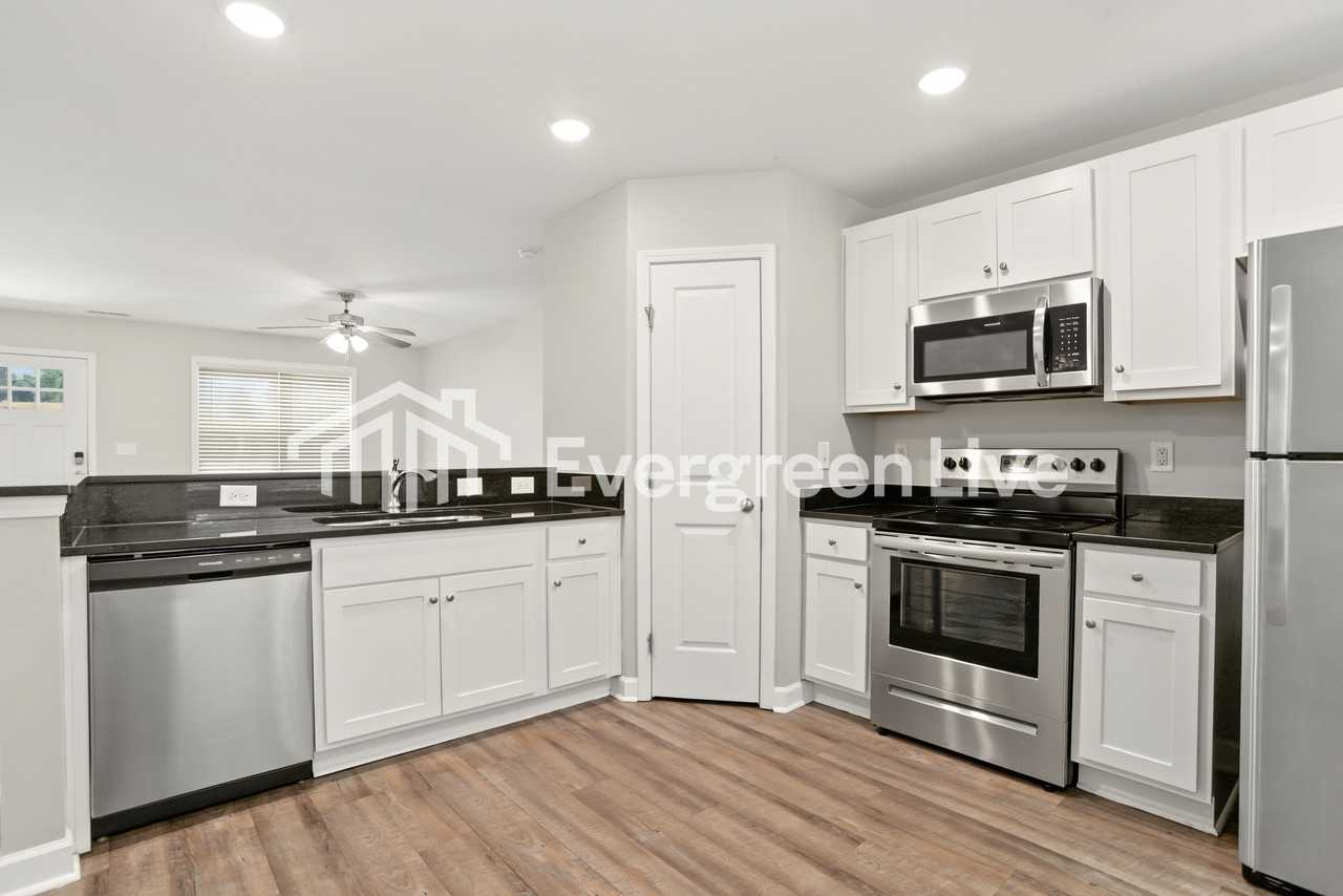 840 N Main St - Photo 3 of 10
