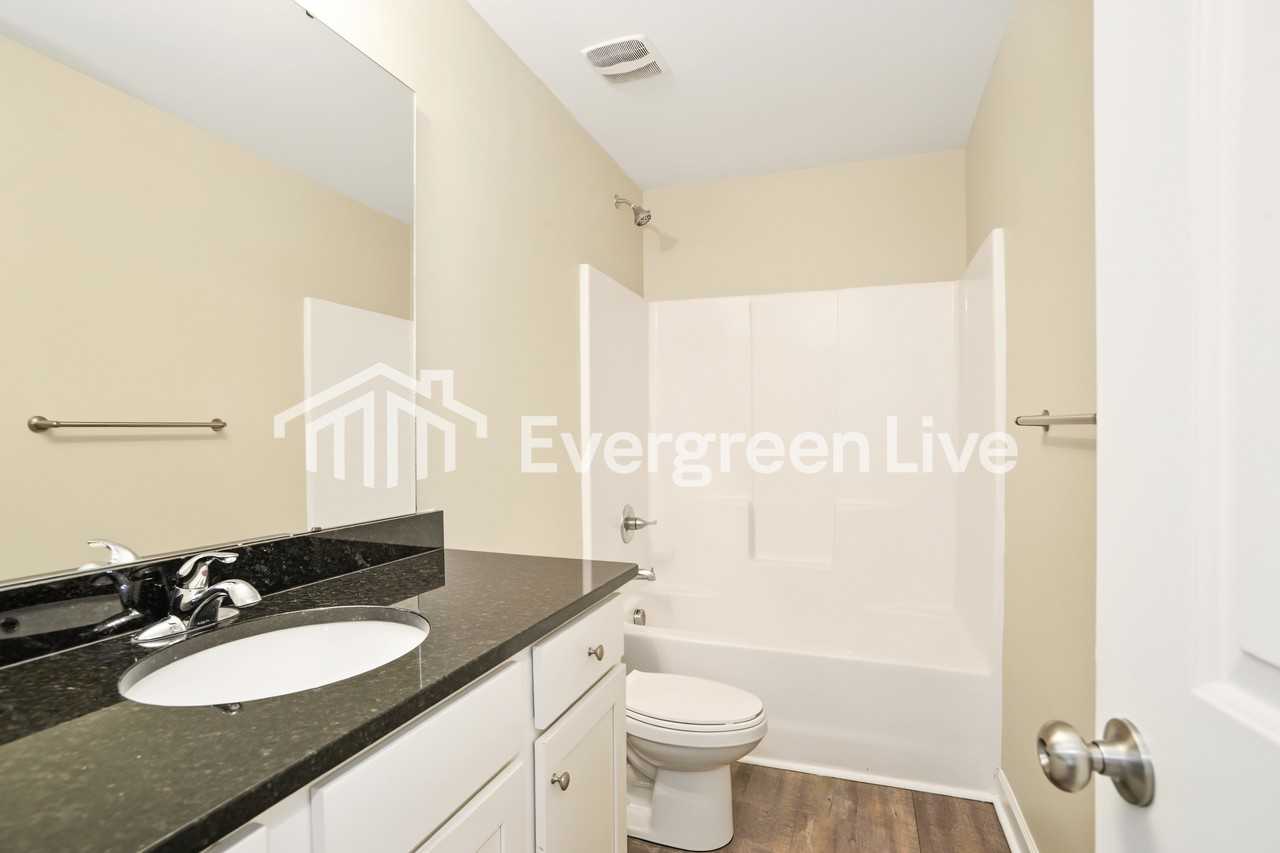 840 N Main St - Photo 5 of 10