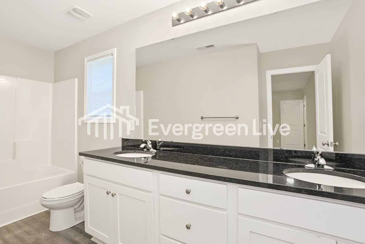 840 N Main St - Photo 6 of 10