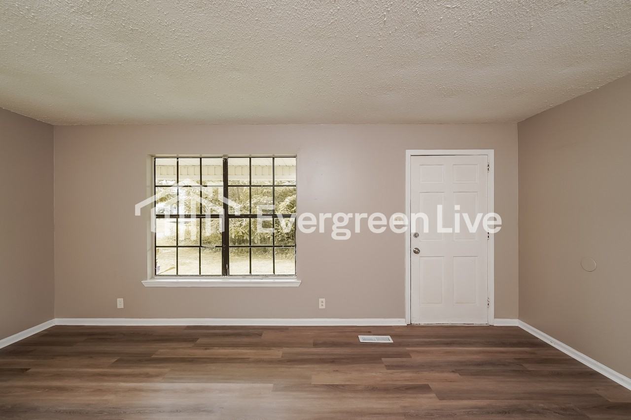 104 Hatch Dr - Photo 3 of 15