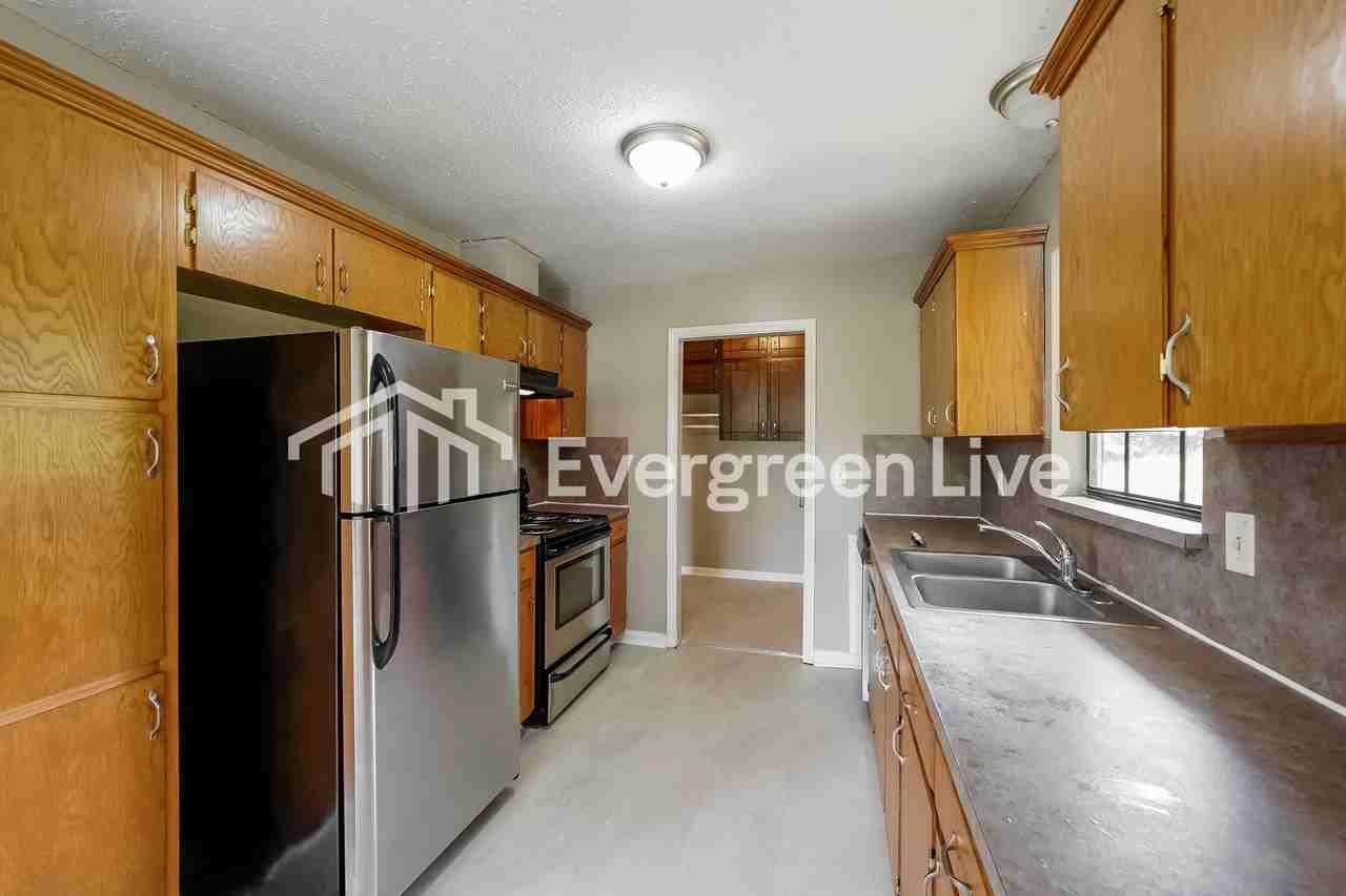 104 Hatch Dr - Photo 7 of 15