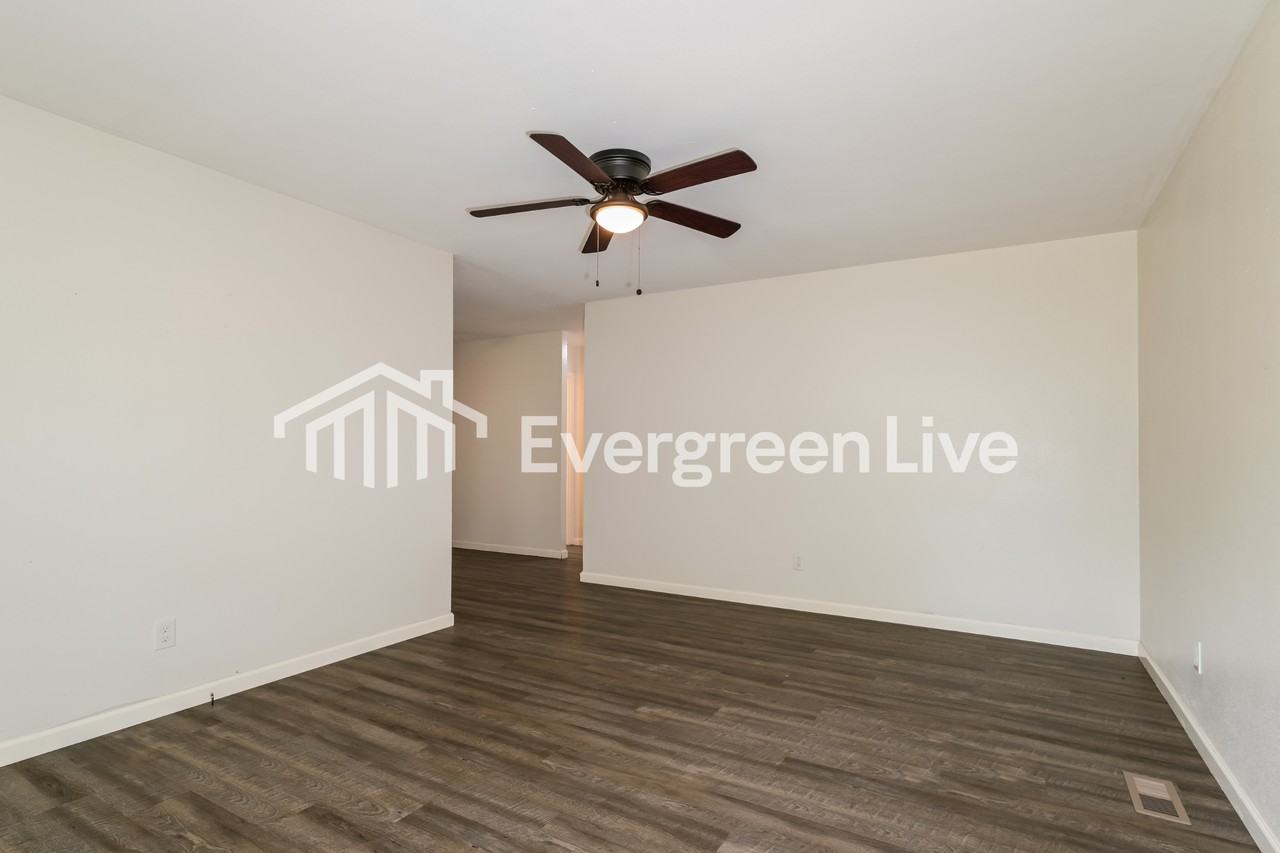 10422 Castle Dr - Photo 5 of 12
