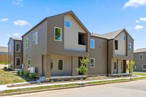 featured image of 2704 Long St #105