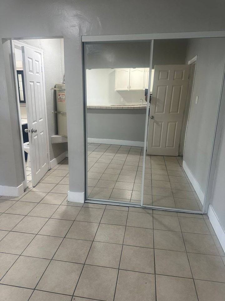 5606 S Figueroa St #3A - Photo 2 of 8