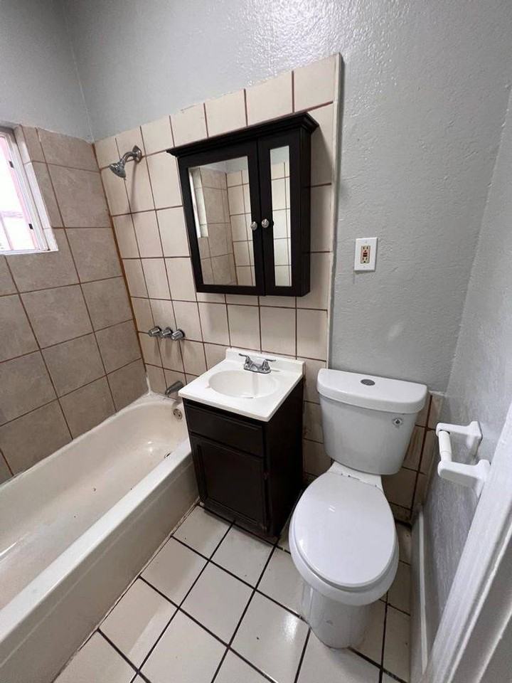 5606 S Figueroa St #3A - Photo 7 of 8