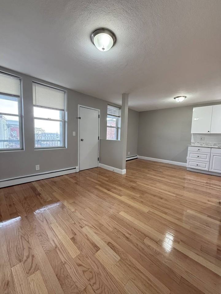 67 Shawmut St #3 - Photo 4 of 10