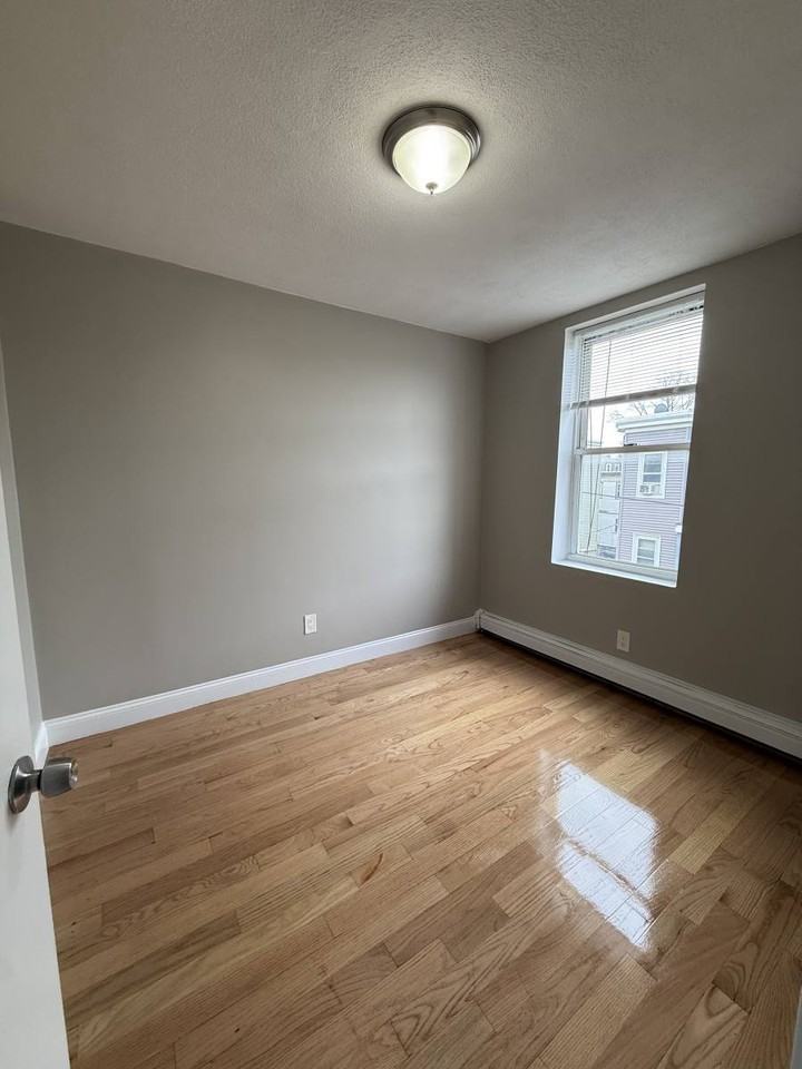 67 Shawmut St #3 - Photo 5 of 10