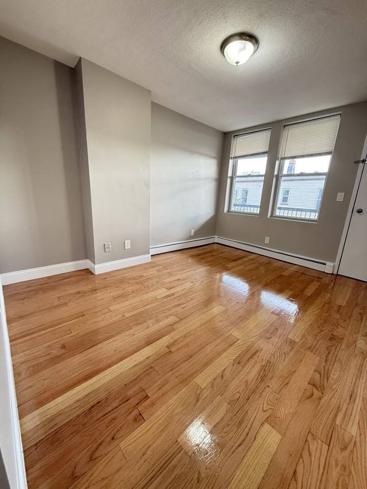 67 Shawmut St #3 - Photo 6 of 10