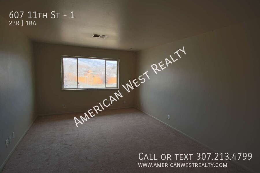 607 11th St #1 - Photo 3 of 6