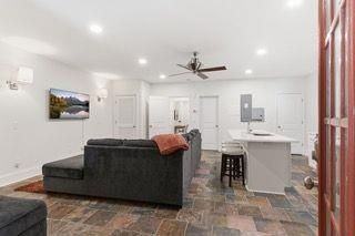942 Glenwood Ave Se - Photo 6 of 26