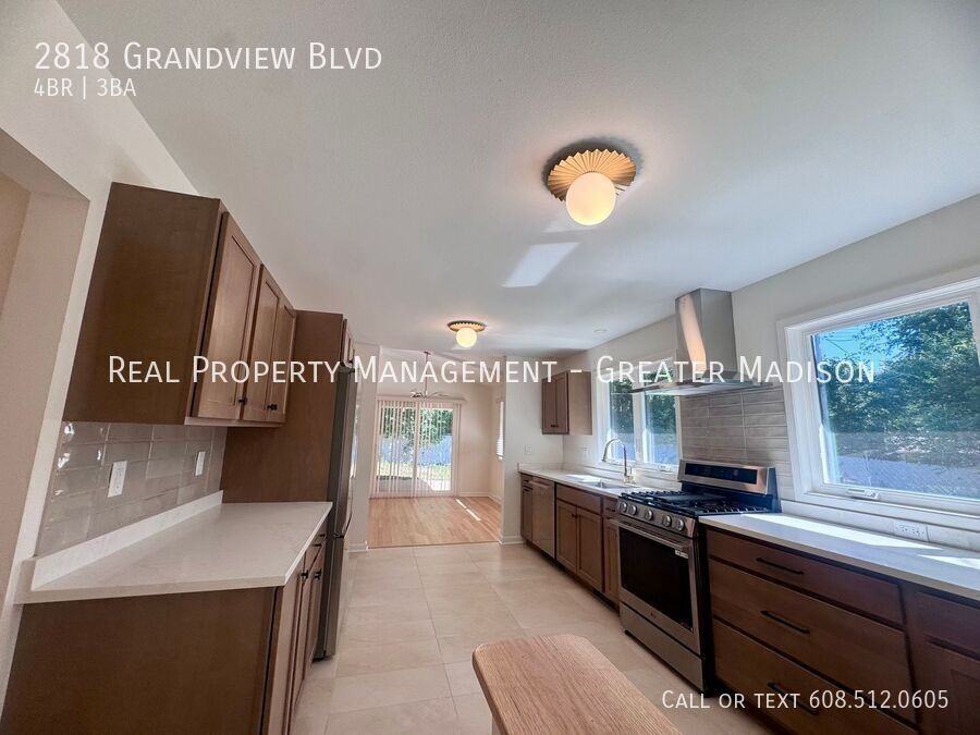 2818 Grandview Blvd - Photo 3 of 24