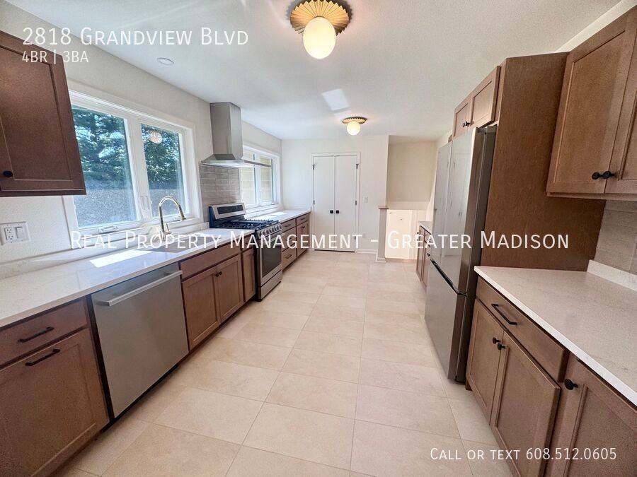 2818 Grandview Blvd - Photo 4 of 24